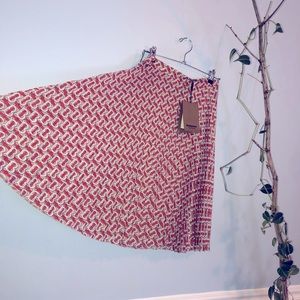 Beautifully pleated Burberry skirt